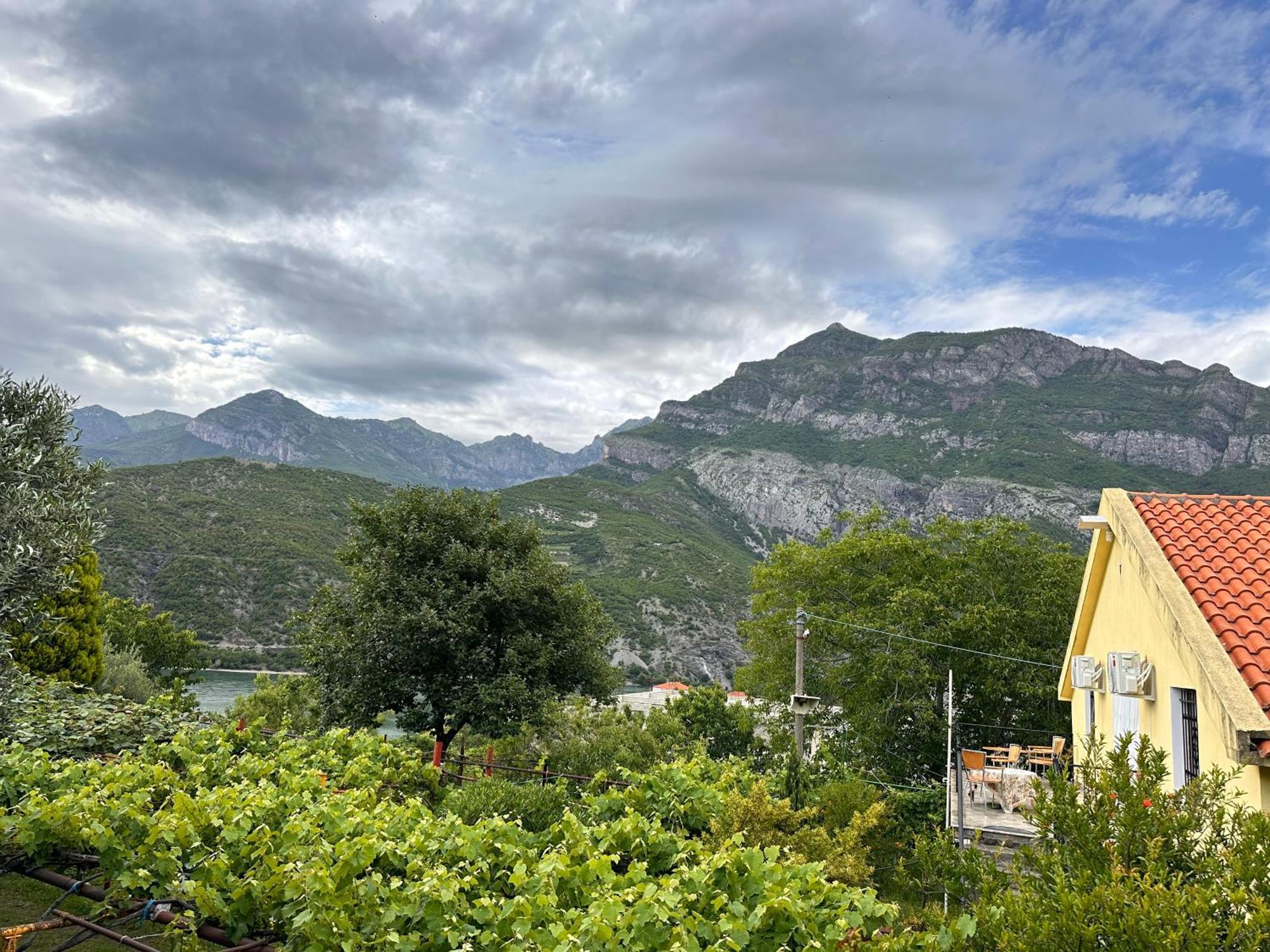 Lakeview Escape Koman Exteriér fotografie