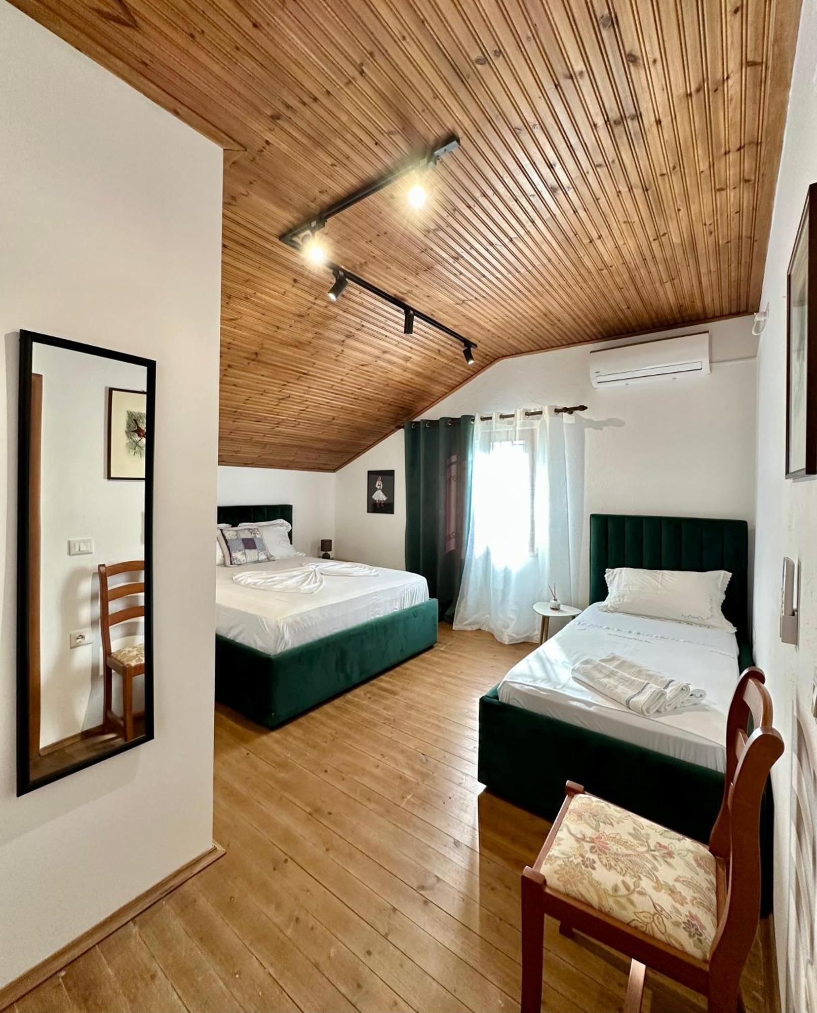 Lakeview Escape Koman Exteriér fotografie